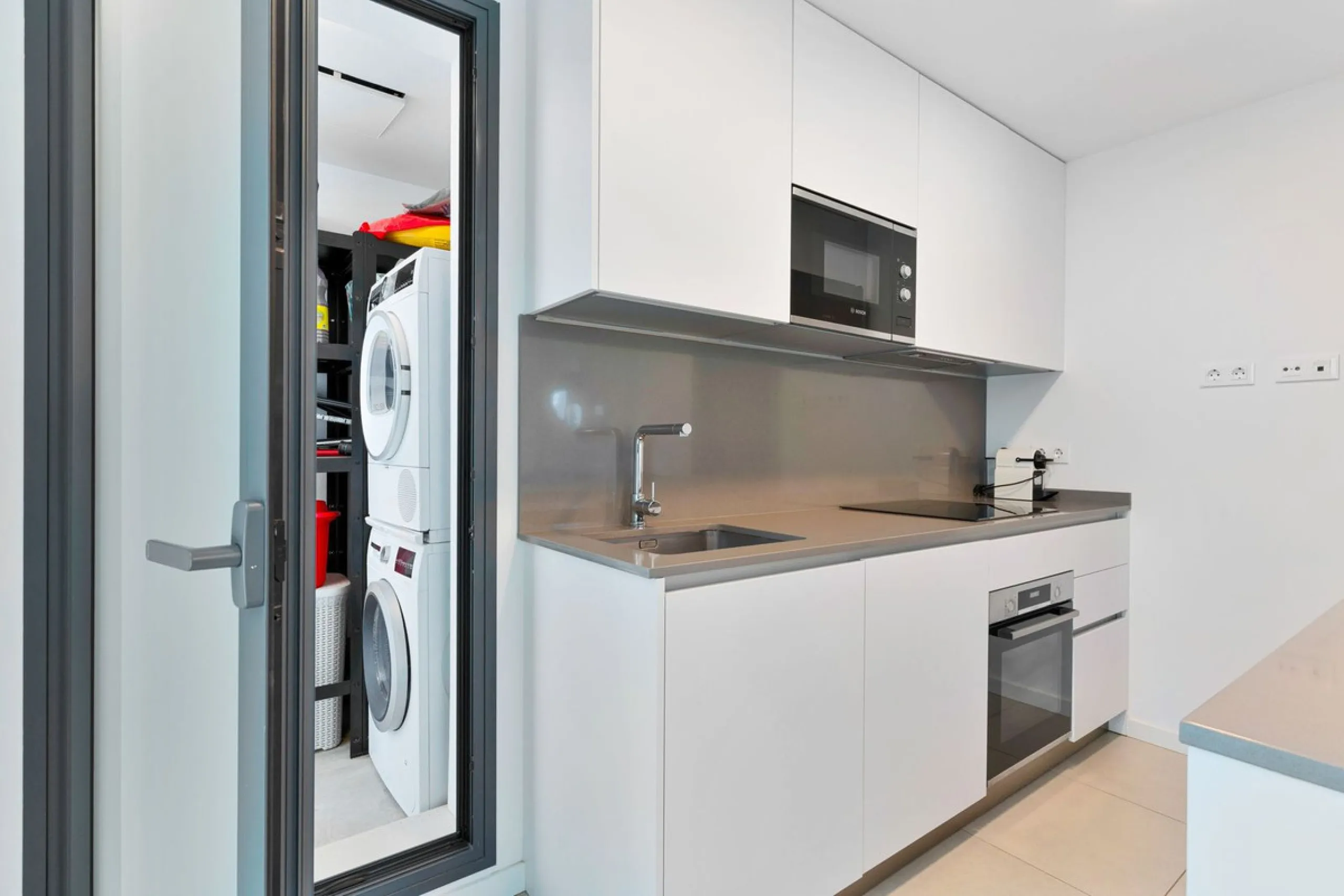 Modern Beachside Apartment in Higuron – Fully Furnished, En-Suite, Parking & Pool