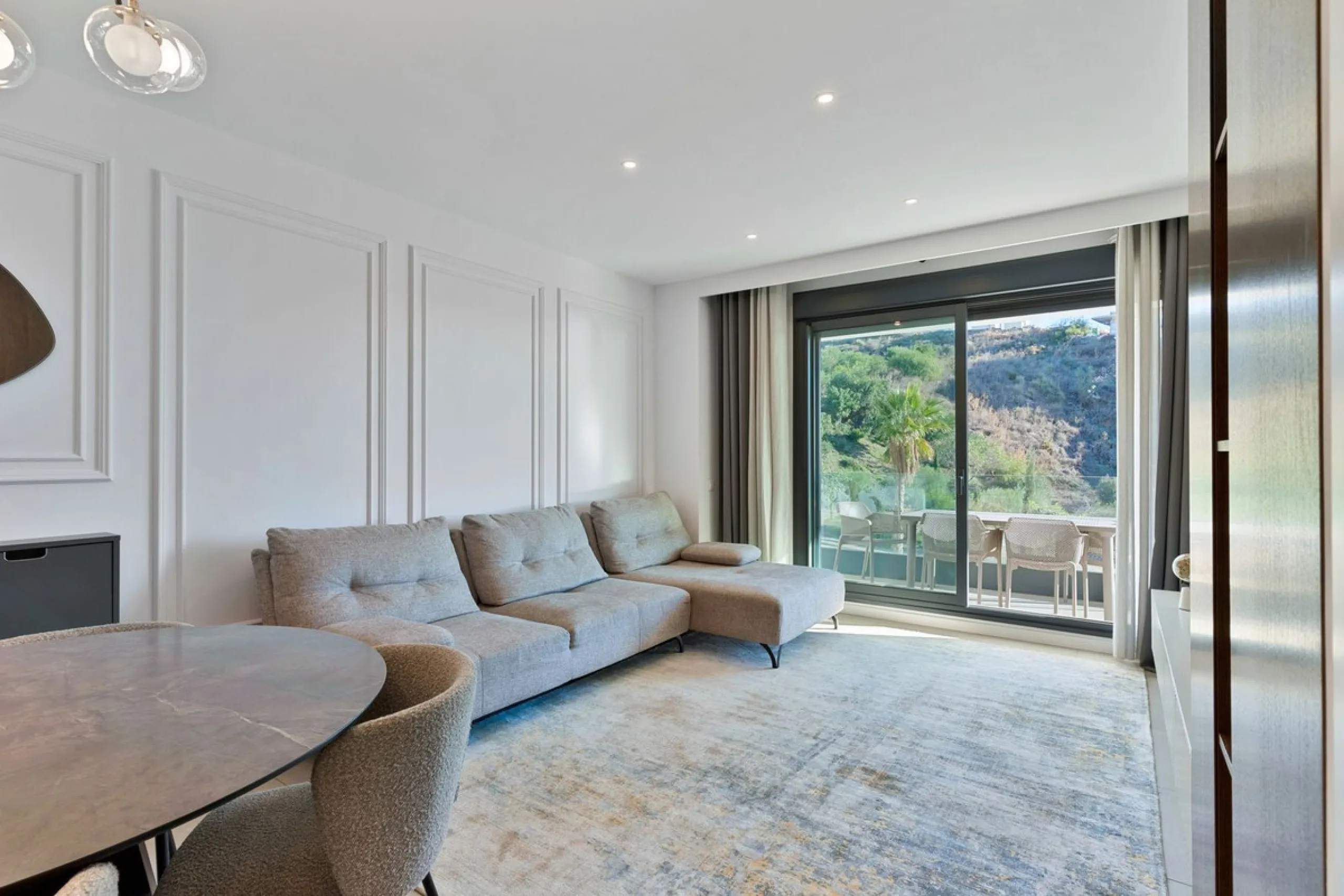 Modern Beachside Apartment in Higuron – Fully Furnished, En-Suite, Parking & Pool