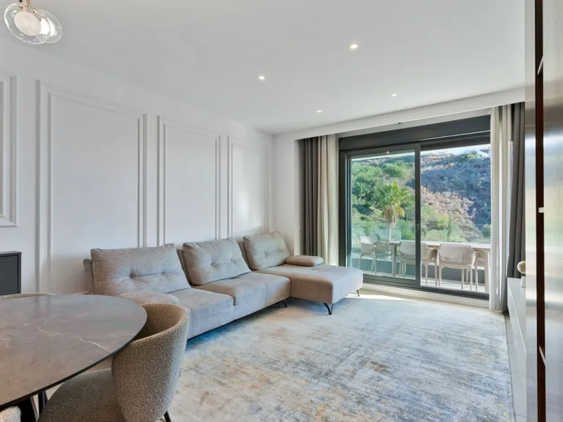Modern Beachside Apartment in Higuron – Fully Furnished, En-Suite, Parking & Pool