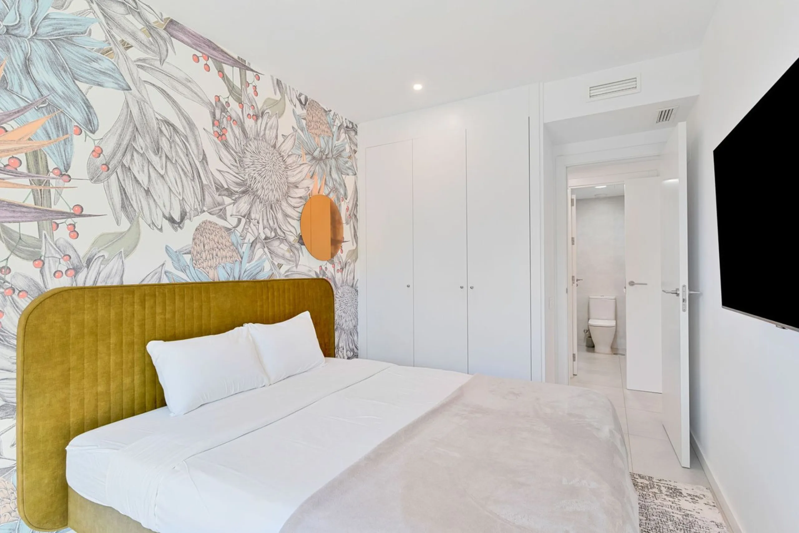Modern Beachside Apartment in Higuron – Fully Furnished, En-Suite, Parking & Pool