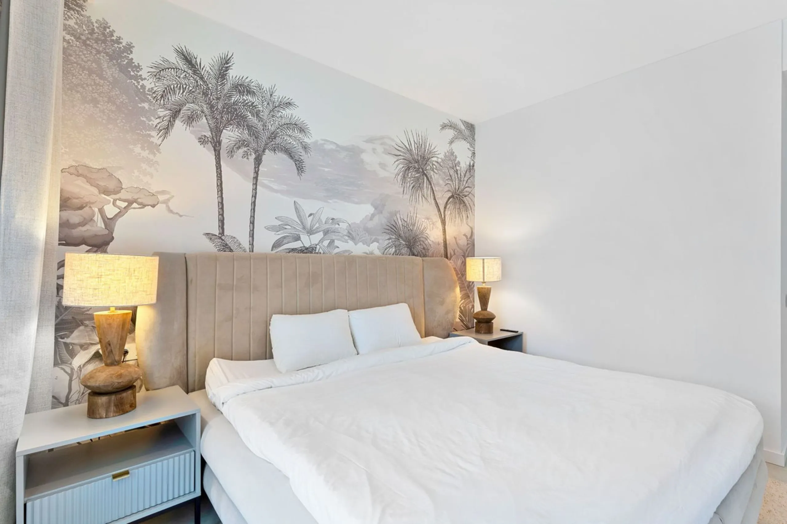Modern Beachside Apartment in Higuron – Fully Furnished, En-Suite, Parking & Pool