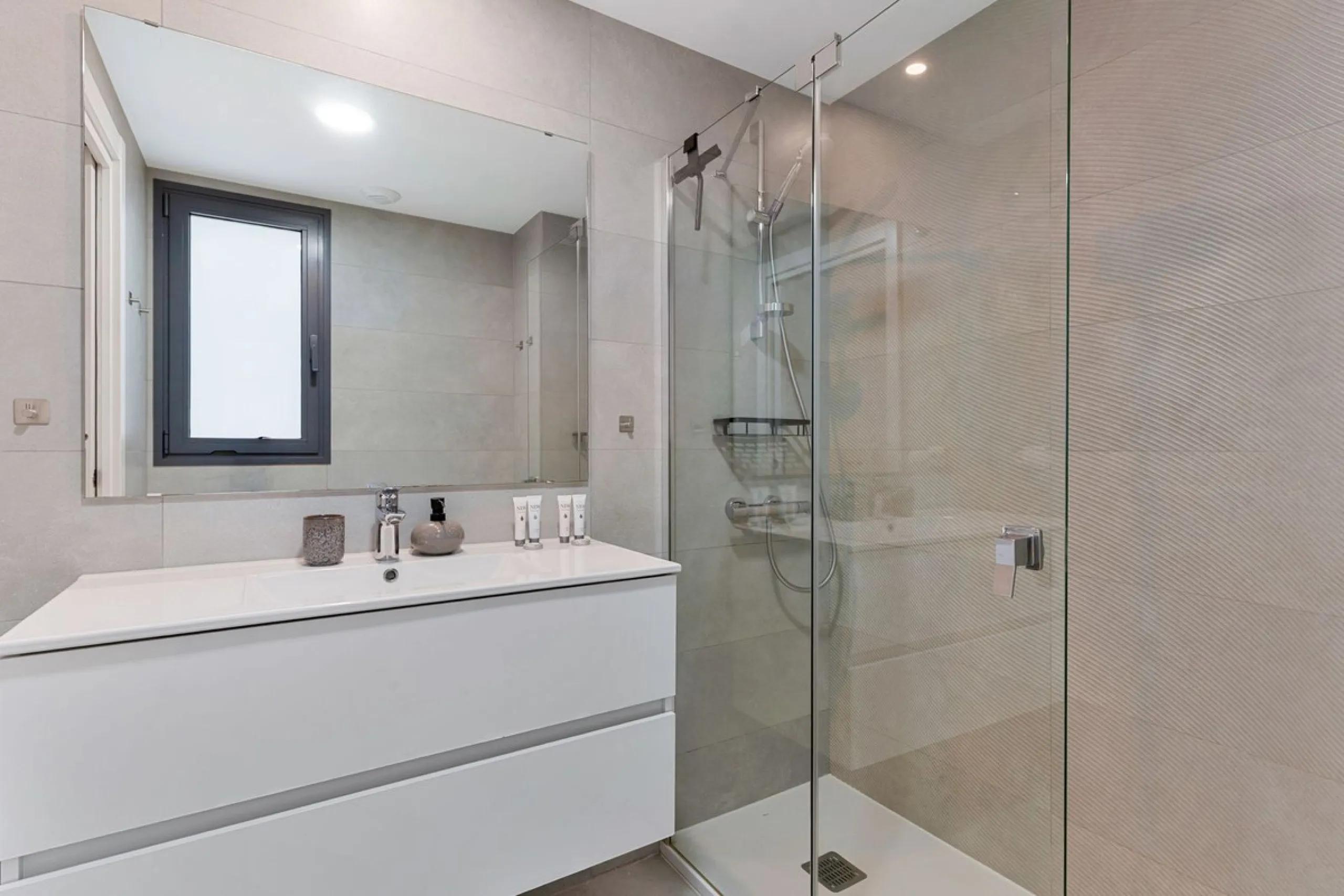Modern Beachside Apartment in Higuron – Fully Furnished, En-Suite, Parking & Pool