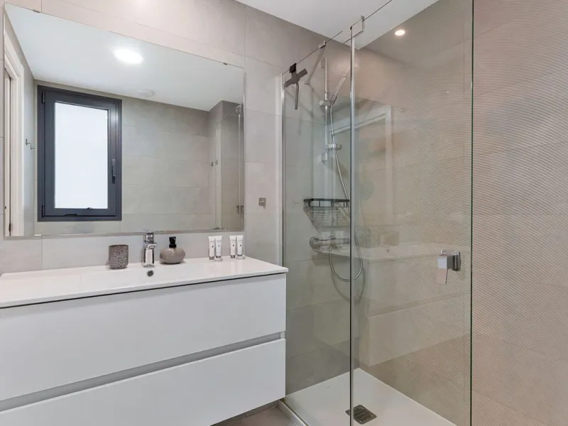 Modern Beachside Apartment in Higuron – Fully Furnished, En-Suite, Parking & Pool