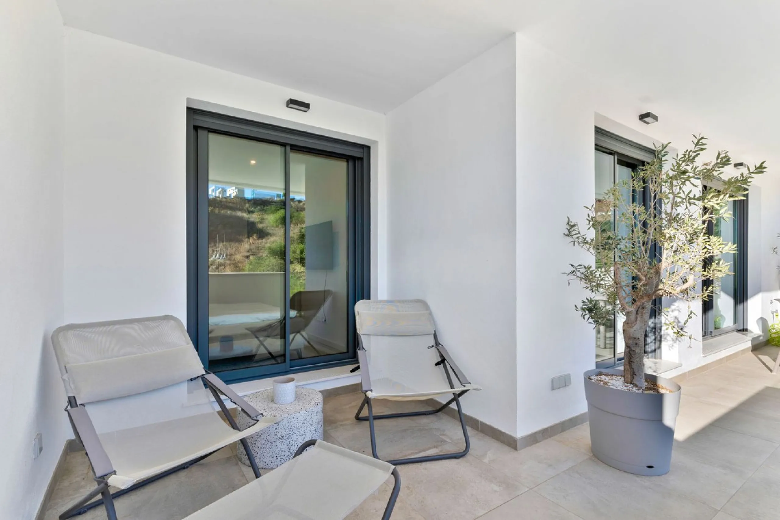 Modern Beachside Apartment in Higuron – Fully Furnished, En-Suite, Parking & Pool