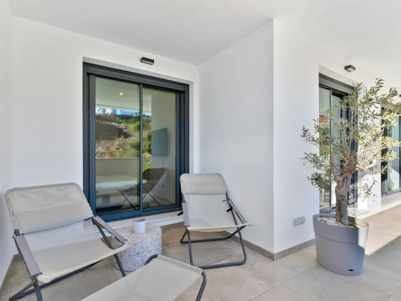 Modern Beachside Apartment in Higuron – Fully Furnished, En-Suite, Parking & Pool