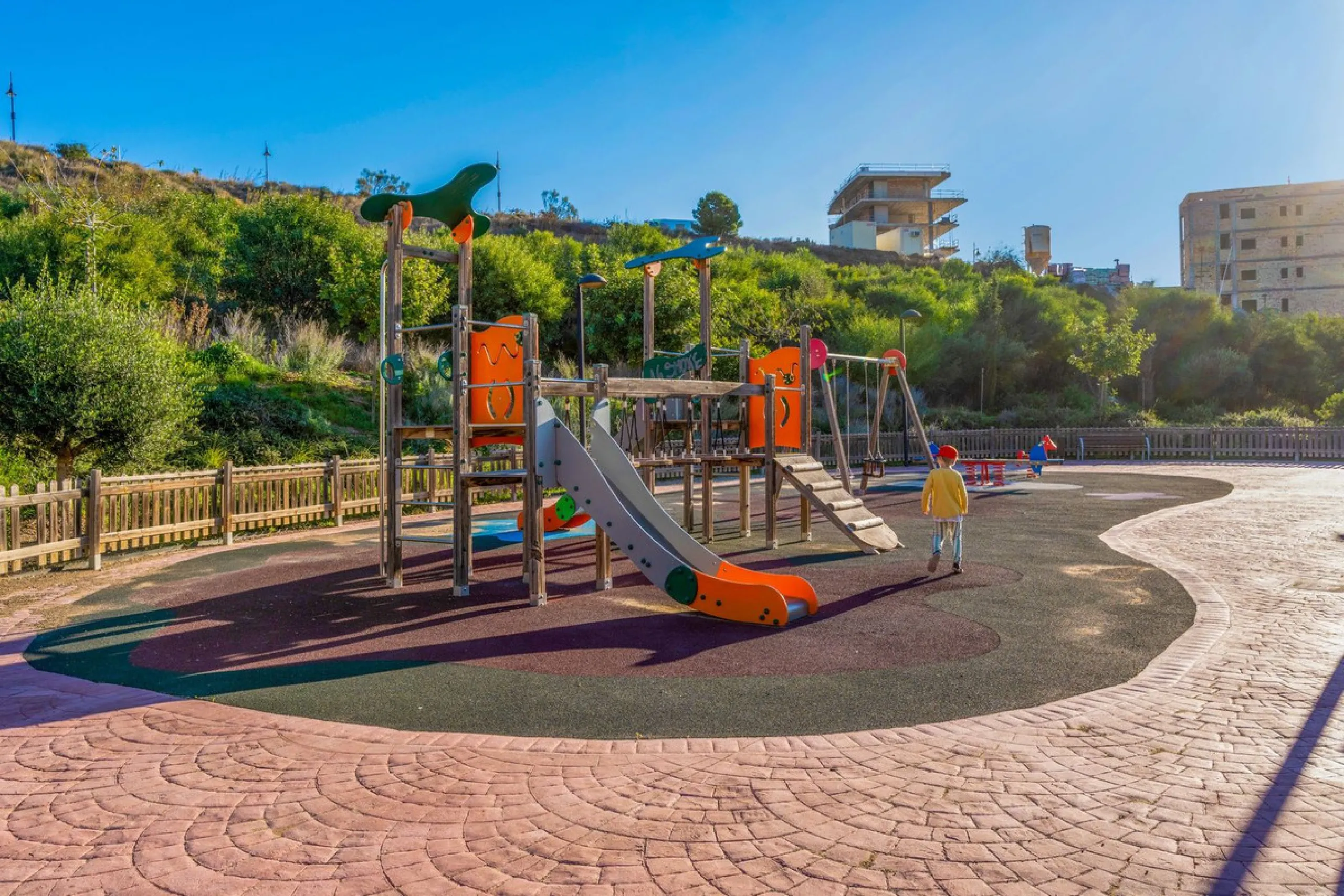 Modern Beachside Apartment in Higuron – Fully Furnished, En-Suite, Parking & Pool
