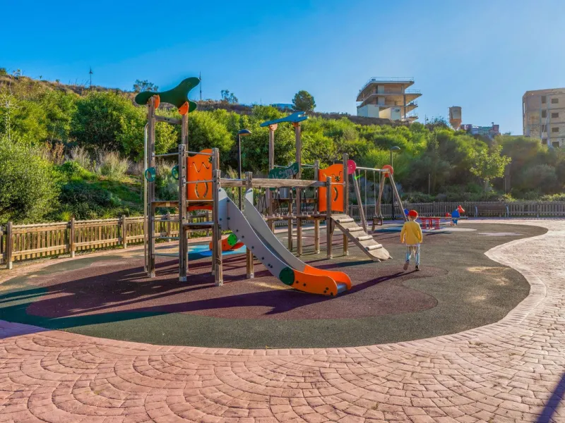 Modern Beachside Apartment in Higuron – Fully Furnished, En-Suite, Parking & Pool