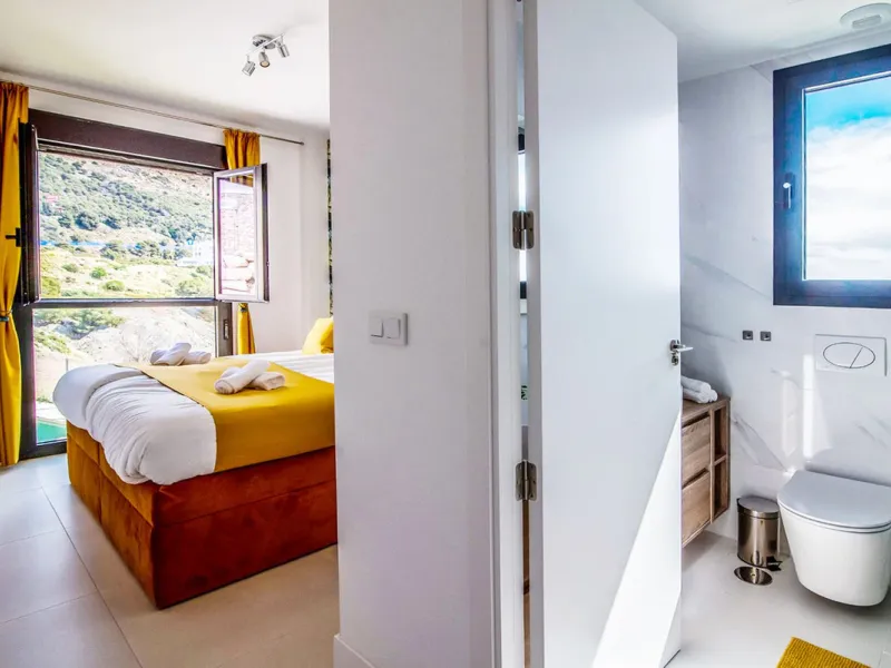 Contemporary 3-Bedroom Apartment at Las Lomas 2, Reserva del Higuerón. Reduced to 749,000 for a quick sale