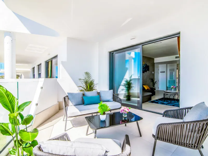 Contemporary 3-Bedroom Apartment at Las Lomas 2, Reserva del Higuerón. Reduced to 749,000 for a quick sale