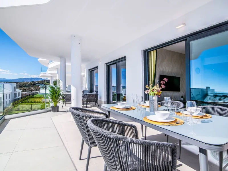 Reduced to €525,000 for a quick sale. Contemporary 2B Apartment at Las Lomas 2, Reserva del Higuerón. With its generous 111 m² of modern living space and a spacious 28 m² terrace offering breathtaking sea views, this home is designed to impress.