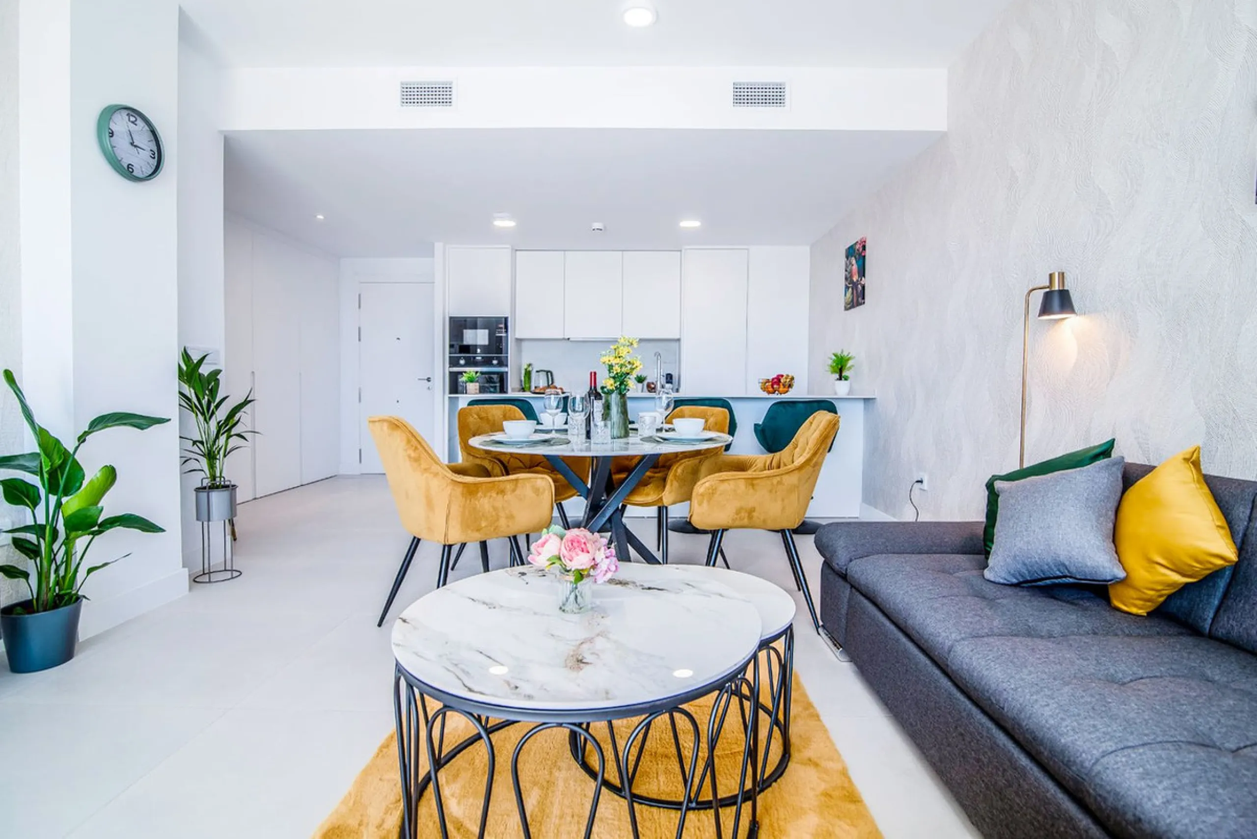 Apartment - Middle Floor Apartment в продаже в Fuengirola, Málaga. В доме 2 спален и 2 ванных комнат. Площадь дома 111 м²