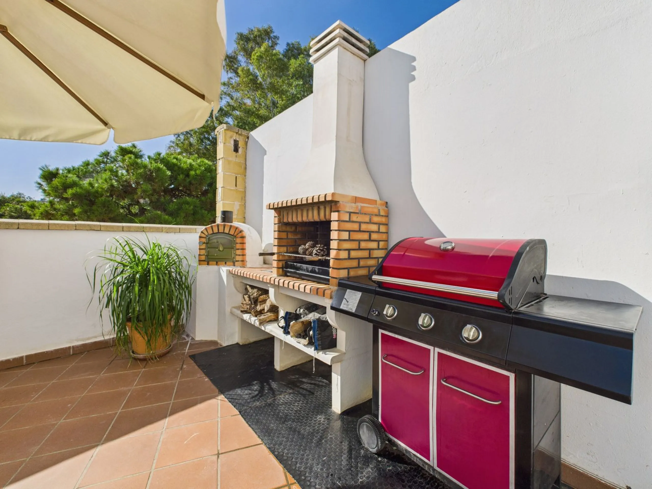 Beautiful 4-Bedroom Detached Home with Private Pool in Forest Hills, Estepona