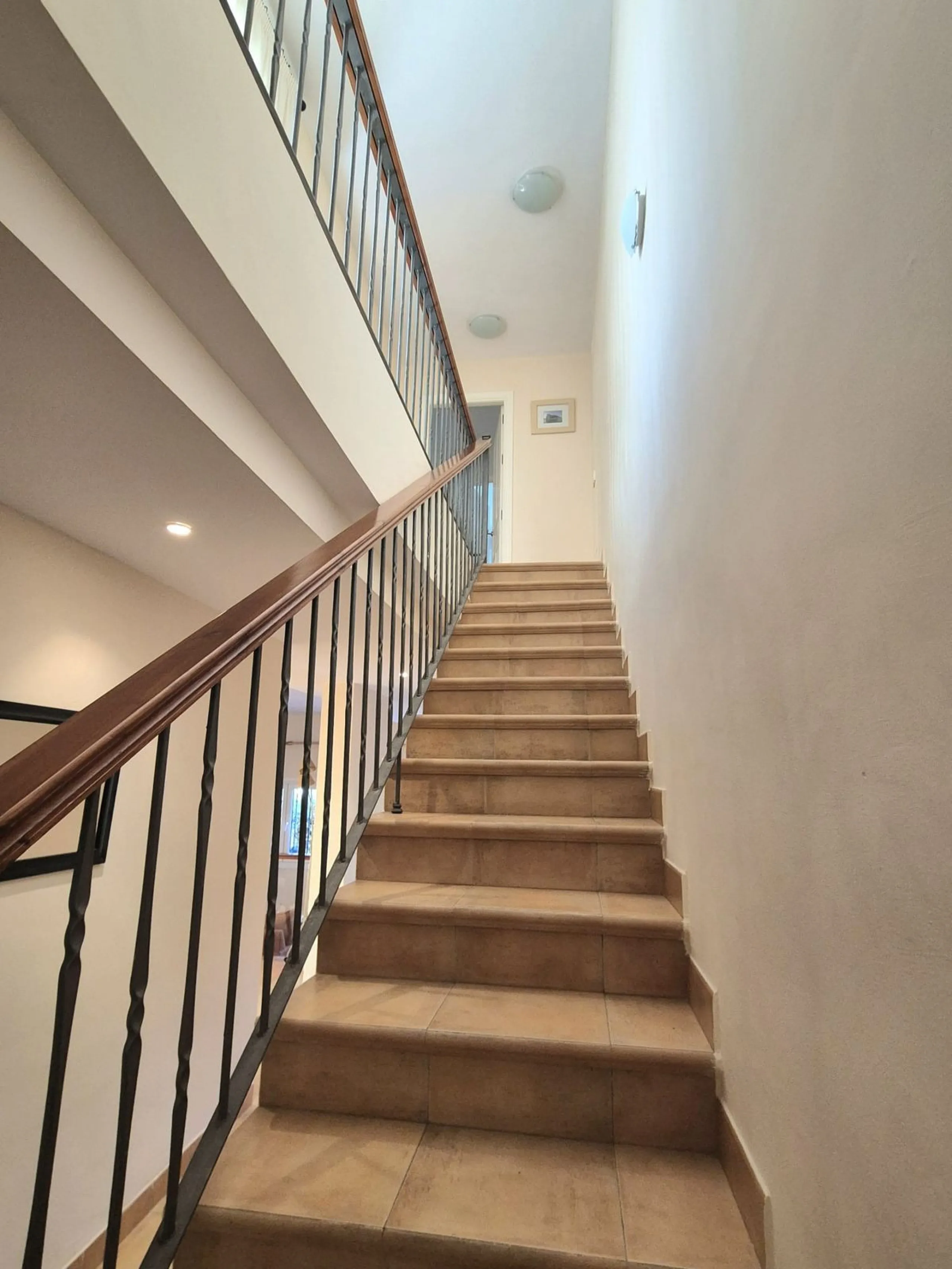 House - Townhouse в продаже в Alhaurín el Grande, Málaga. В доме 3 спален и 3 ванных комнат. Площадь дома 127 м²