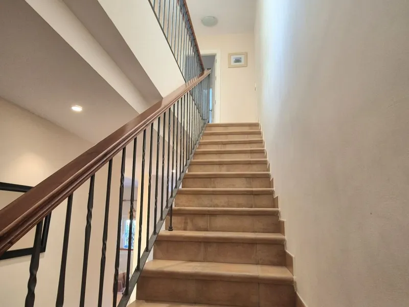 House - Townhouse в продаже в Alhaurín el Grande, Málaga. В доме 3 спален и 3 ванных комнат. Площадь дома 127 м²