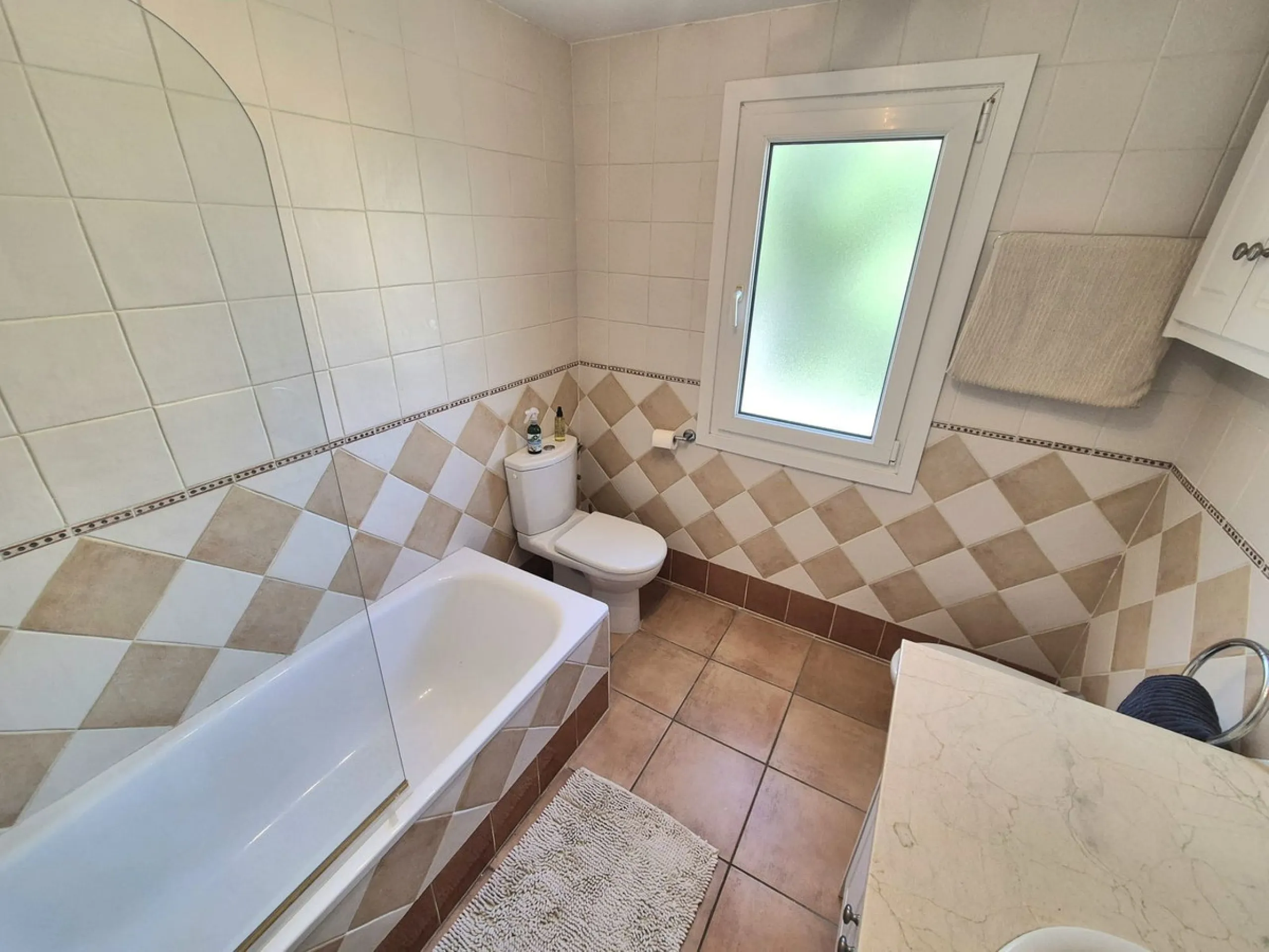 House - Townhouse в продаже в Alhaurín el Grande, Málaga. В доме 3 спален и 3 ванных комнат. Площадь дома 127 м²
