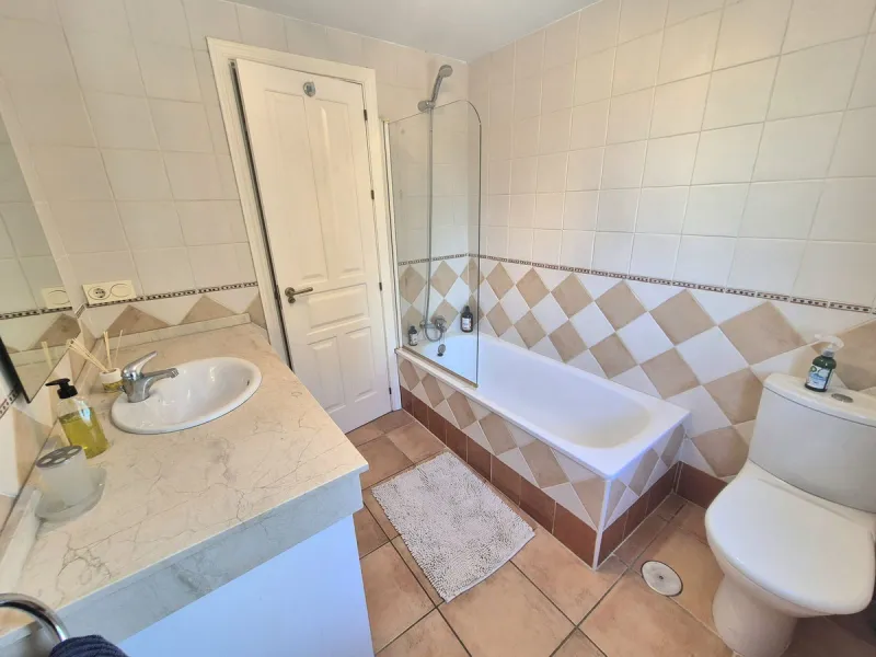 House - Townhouse в продаже в Alhaurín el Grande, Málaga. В доме 3 спален и 3 ванных комнат. Площадь дома 127 м²