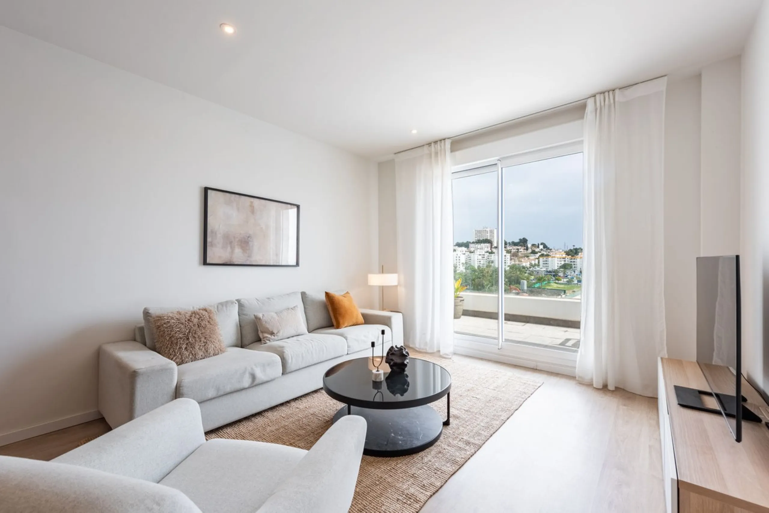 Modern & Luxurious Apartment with Sea Views in La Campana, Nueva Andalucía