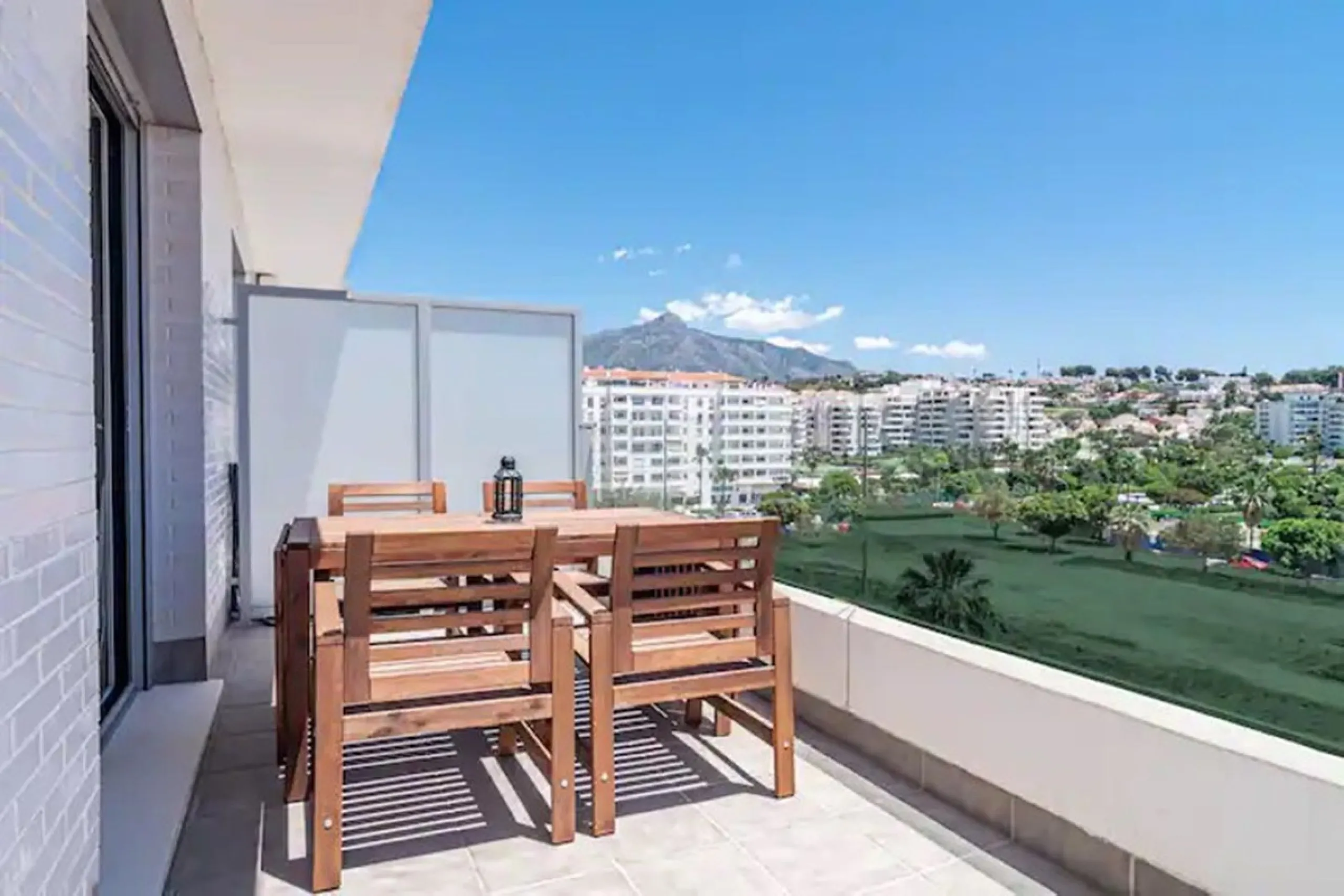Modern & Luxurious Apartment with Sea Views in La Campana, Nueva Andalucía