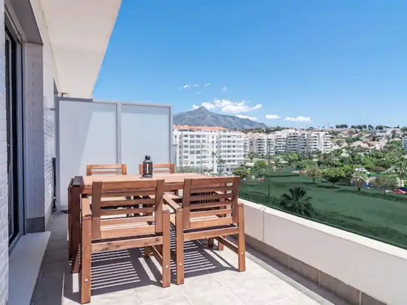 Modern & Luxurious Apartment with Sea Views in La Campana, Nueva Andalucía