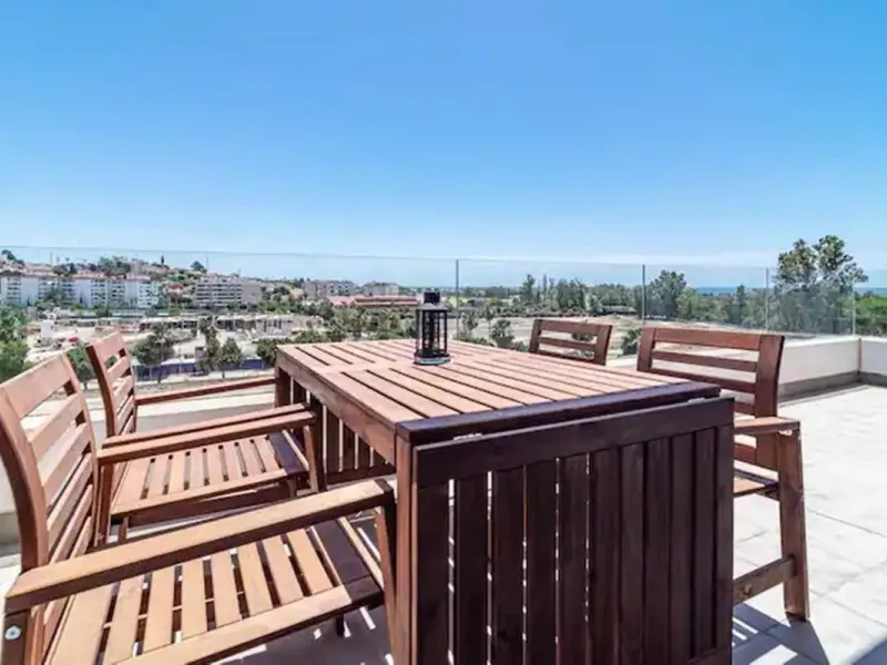 Modern & Luxurious Apartment with Sea Views in La Campana, Nueva Andalucía