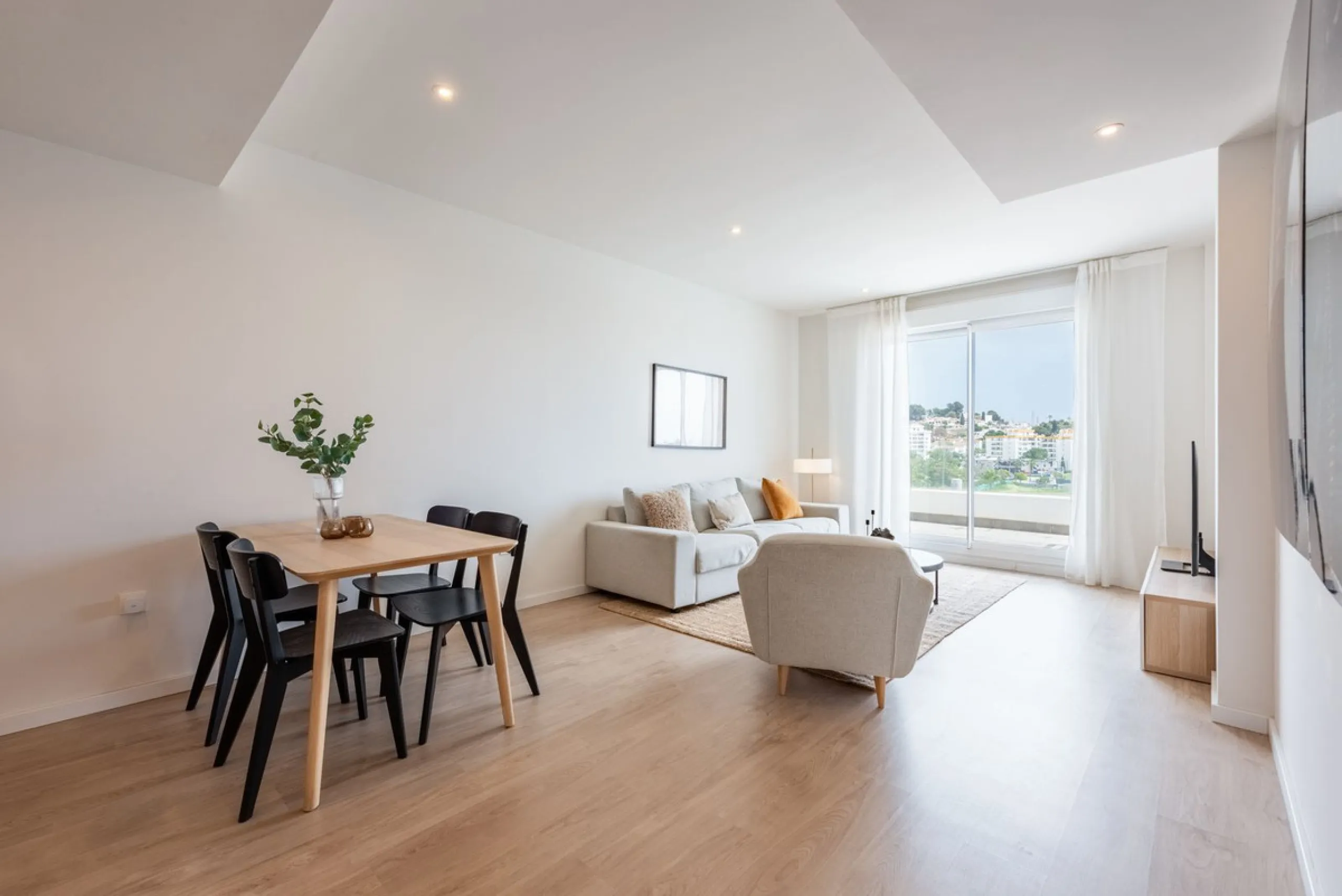Modern & Luxurious Apartment with Sea Views in La Campana, Nueva Andalucía