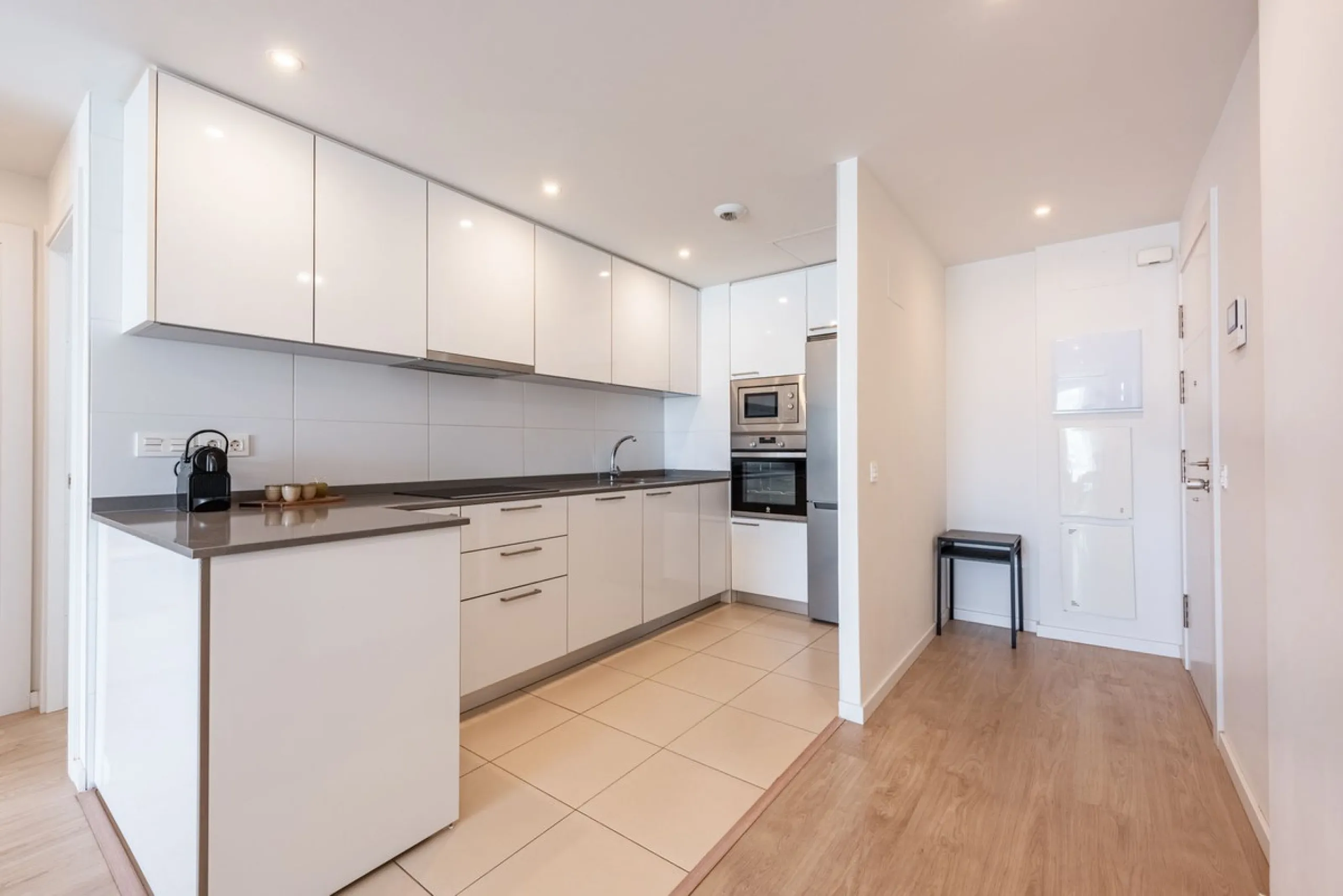 Modern & Luxurious Apartment with Sea Views in La Campana, Nueva Andalucía