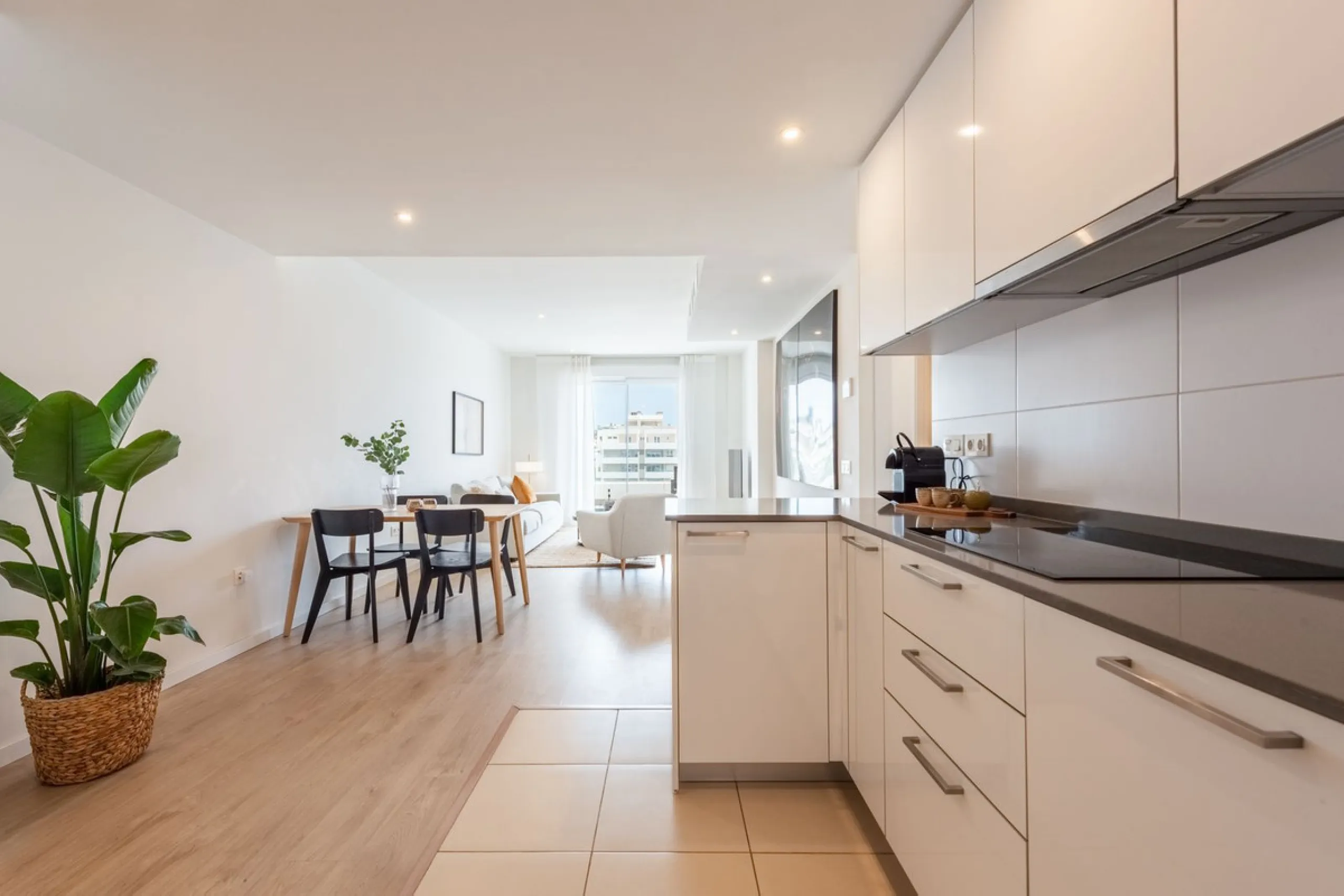 Modern & Luxurious Apartment with Sea Views in La Campana, Nueva Andalucía