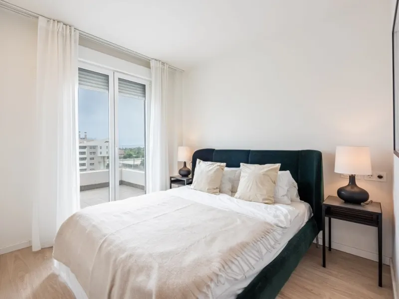 Modern & Luxurious Apartment with Sea Views in La Campana, Nueva Andalucía