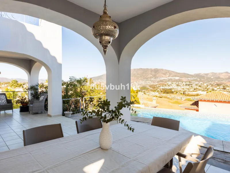 Imagine waking up to golden Mediterranean light, the scent of warm pine trees, and birdsong drifting across rolling green fairways. This exceptional 6-bedroom villa beside Cerrado del Aguila Golf & Resort offers more than a home – it offers a lifestyle sh