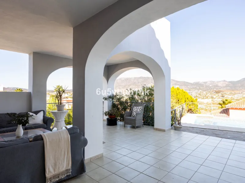 Imagine waking up to golden Mediterranean light, the scent of warm pine trees, and birdsong drifting across rolling green fairways. This exceptional 6-bedroom villa beside Cerrado del Aguila Golf & Resort offers more than a home – it offers a lifestyle sh