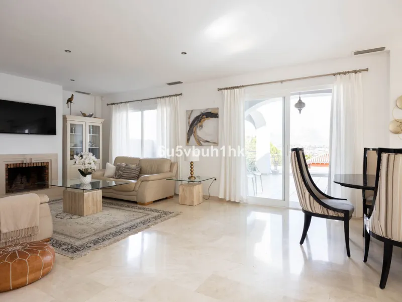 Imagine waking up to golden Mediterranean light, the scent of warm pine trees, and birdsong drifting across rolling green fairways. This exceptional 6-bedroom villa beside Cerrado del Aguila Golf & Resort offers more than a home – it offers a lifestyle sh