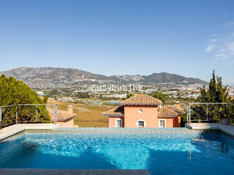 Imagine waking up to golden Mediterranean light, the scent of warm pine trees, and birdsong drifting across rolling green fairways. This exceptional 6-bedroom villa beside Cerrado del Aguila Golf & Resort offers more than a home – it offers a lifestyle sh