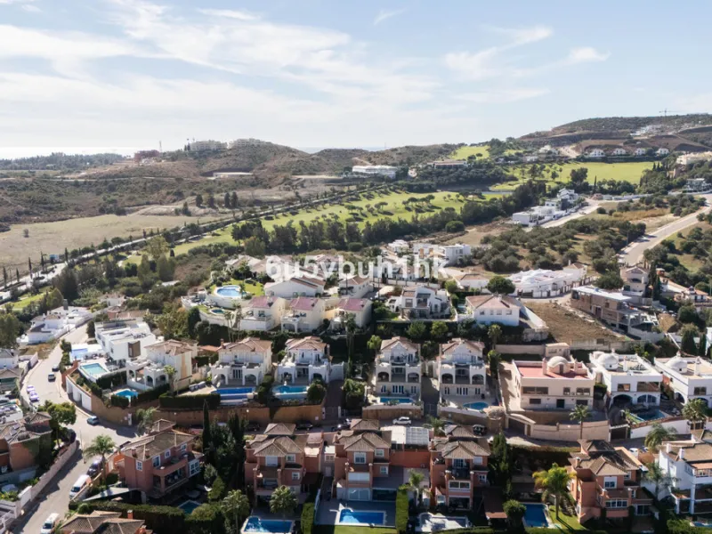 Imagine waking up to golden Mediterranean light, the scent of warm pine trees, and birdsong drifting across rolling green fairways. This exceptional 6-bedroom villa beside Cerrado del Aguila Golf & Resort offers more than a home – it offers a lifestyle sh