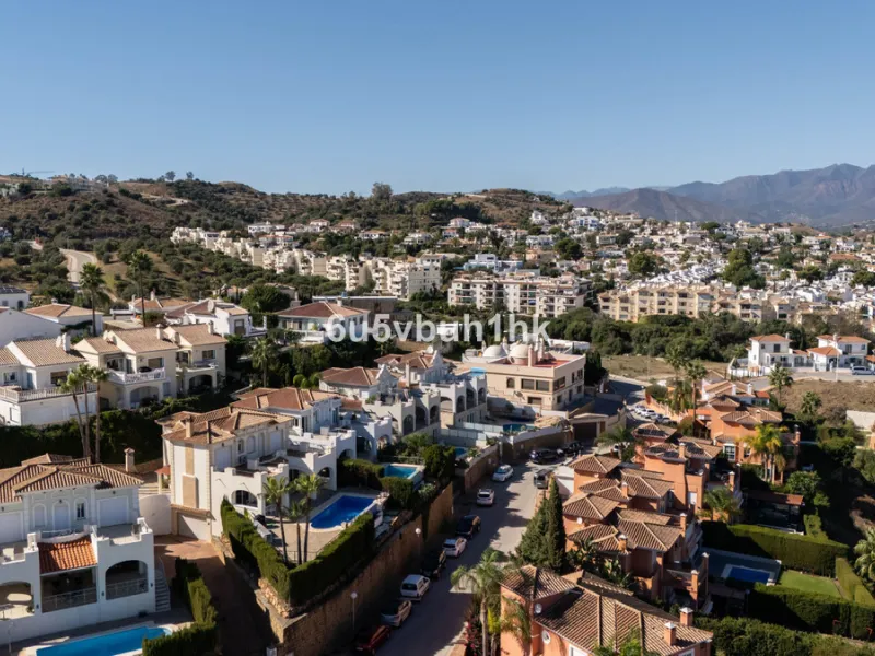Imagine waking up to golden Mediterranean light, the scent of warm pine trees, and birdsong drifting across rolling green fairways. This exceptional 6-bedroom villa beside Cerrado del Aguila Golf & Resort offers more than a home – it offers a lifestyle sh