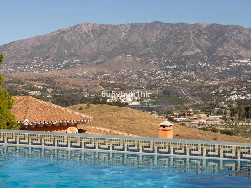 Imagine waking up to golden Mediterranean light, the scent of warm pine trees, and birdsong drifting across rolling green fairways. This exceptional 6-bedroom villa beside Cerrado del Aguila Golf & Resort offers more than a home – it offers a lifestyle sh
