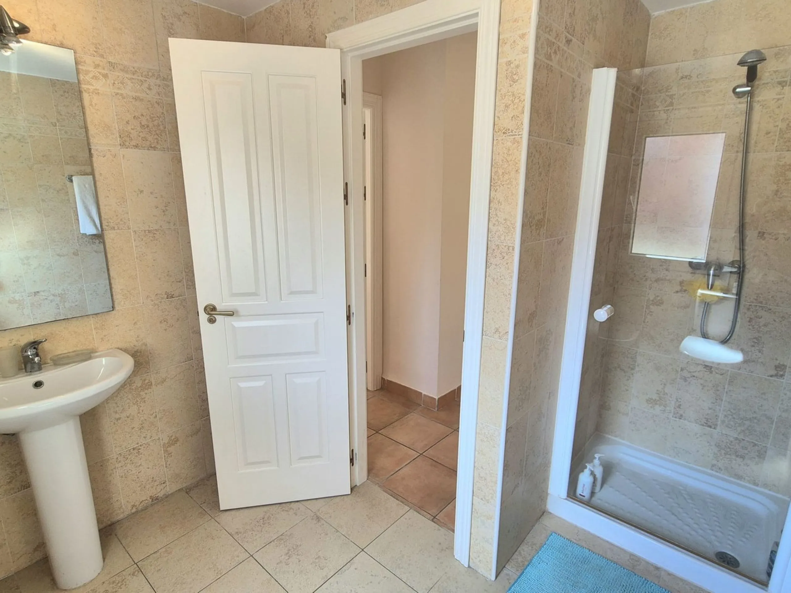 House - Townhouse в продаже в Alhaurín el Grande, Málaga. В доме 3 спален и 3 ванных комнат. Площадь дома 127 м²