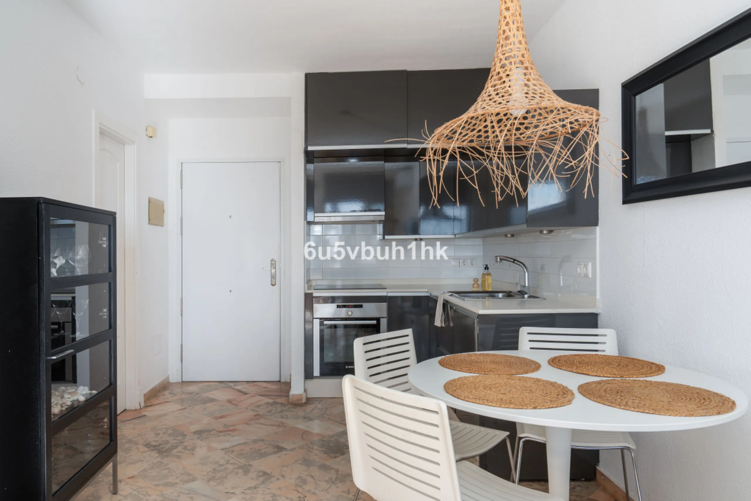 Apartment - Middle Floor Studio в продаже в Marbella, Málaga. В доме 1 спален и 1 ванных комнат. Площадь дома 35 м². Площадь участка 1 м²