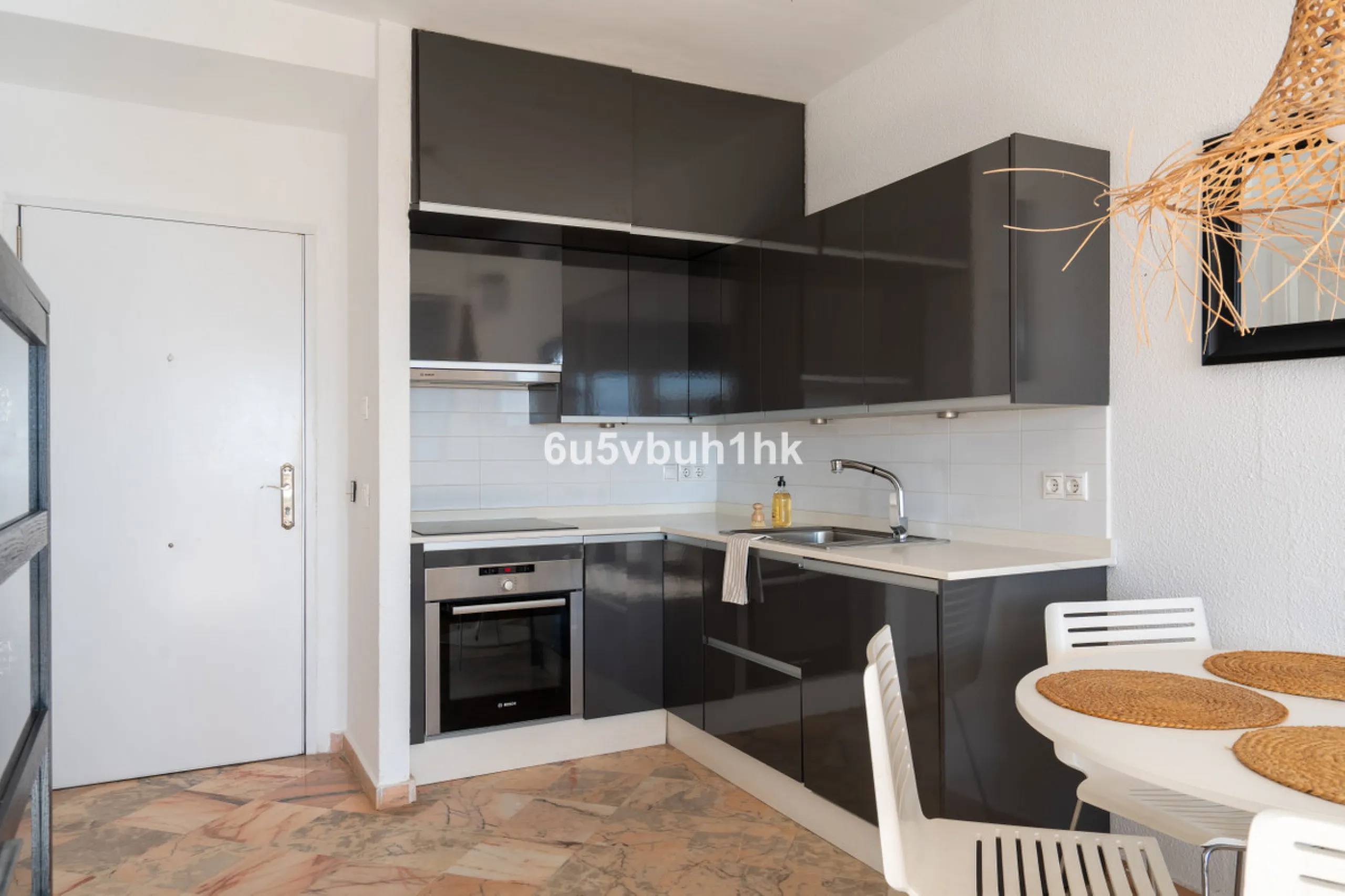 Apartment - Middle Floor Studio в продаже в Marbella, Málaga. В доме 1 спален и 1 ванных комнат. Площадь дома 35 м². Площадь участка 1 м²