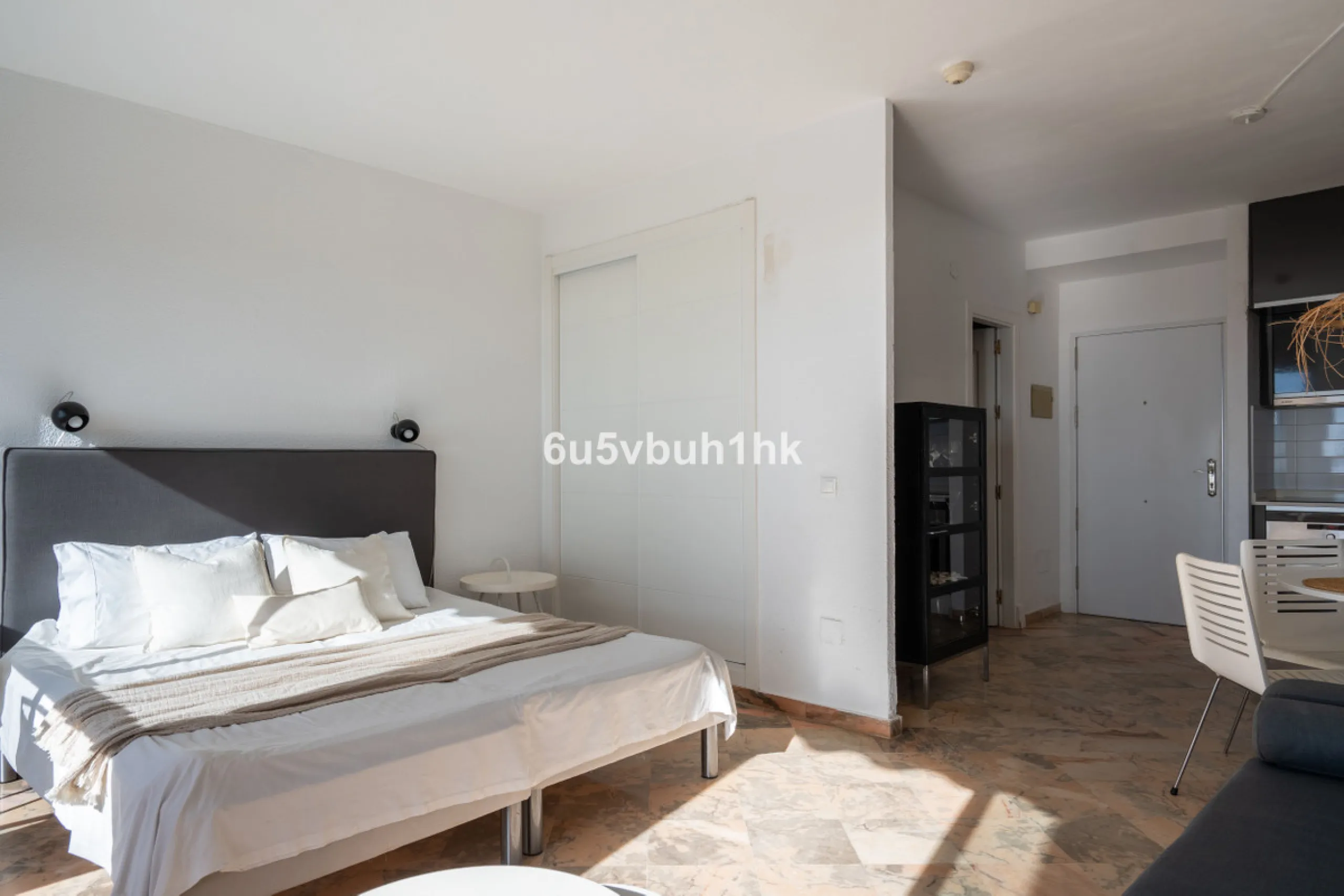 Apartment - Middle Floor Studio в продаже в Marbella, Málaga. В доме 1 спален и 1 ванных комнат. Площадь дома 35 м². Площадь участка 1 м²