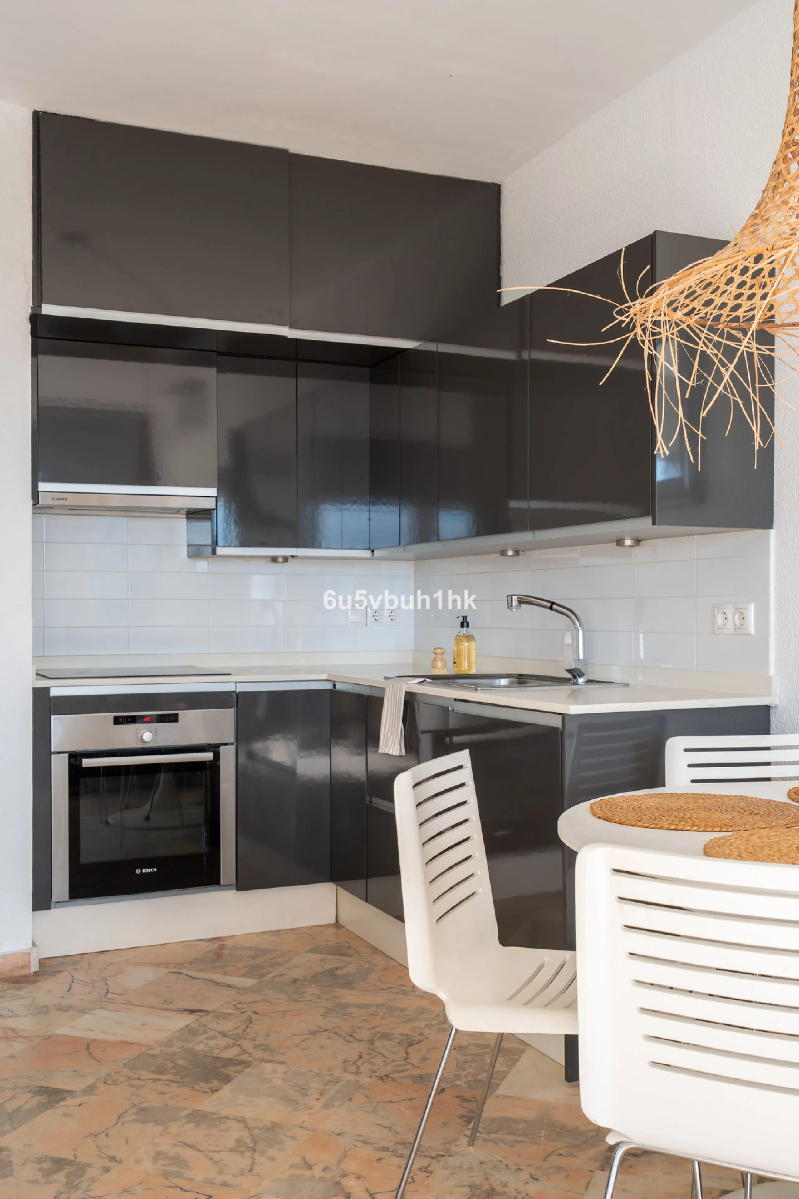 Apartment - Middle Floor Studio в продаже в Marbella, Málaga. В доме 1 спален и 1 ванных комнат. Площадь дома 35 м². Площадь участка 1 м²