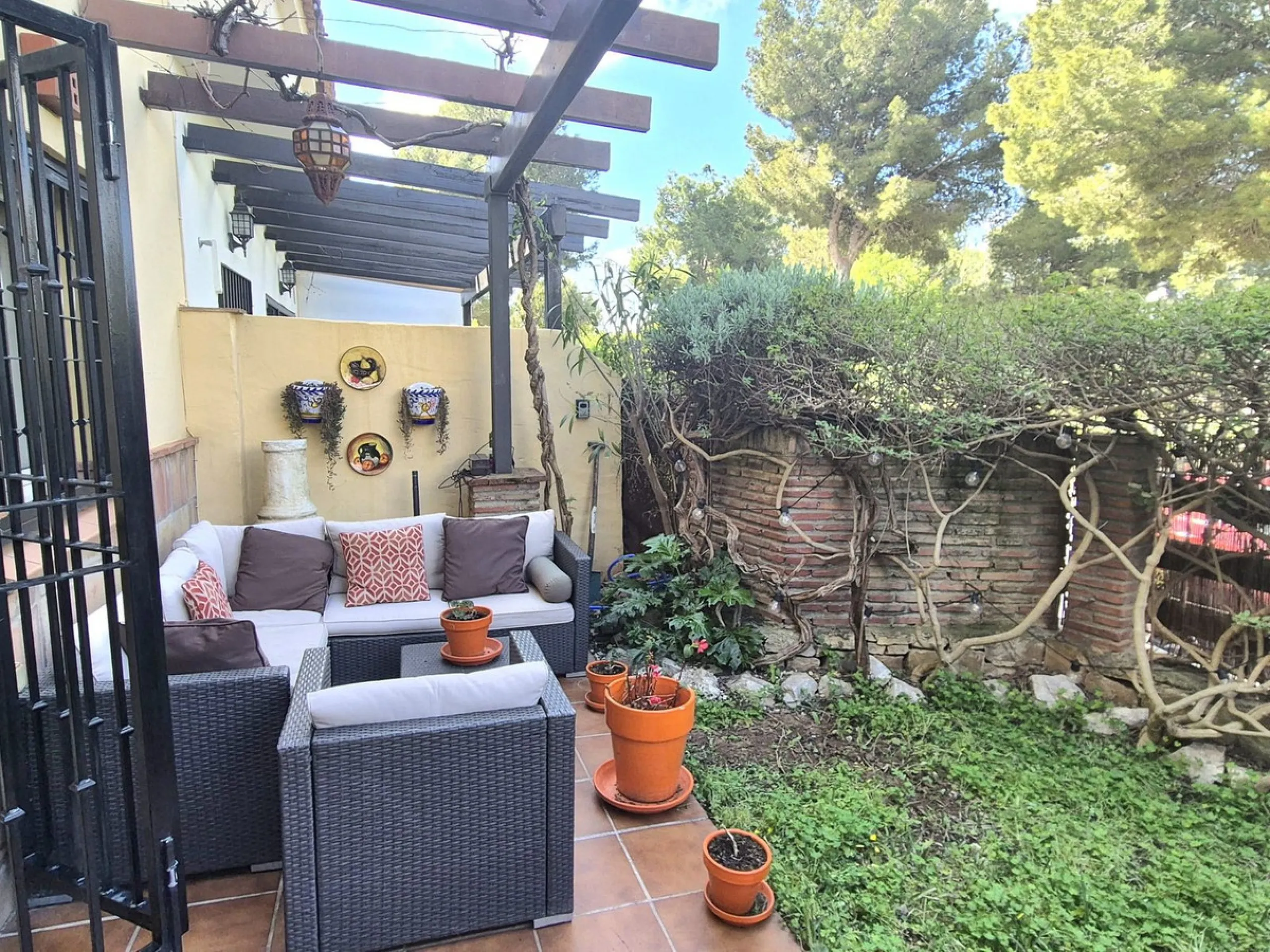 House - Townhouse в продаже в Alhaurín el Grande, Málaga. В доме 3 спален и 3 ванных комнат. Площадь дома 127 м²