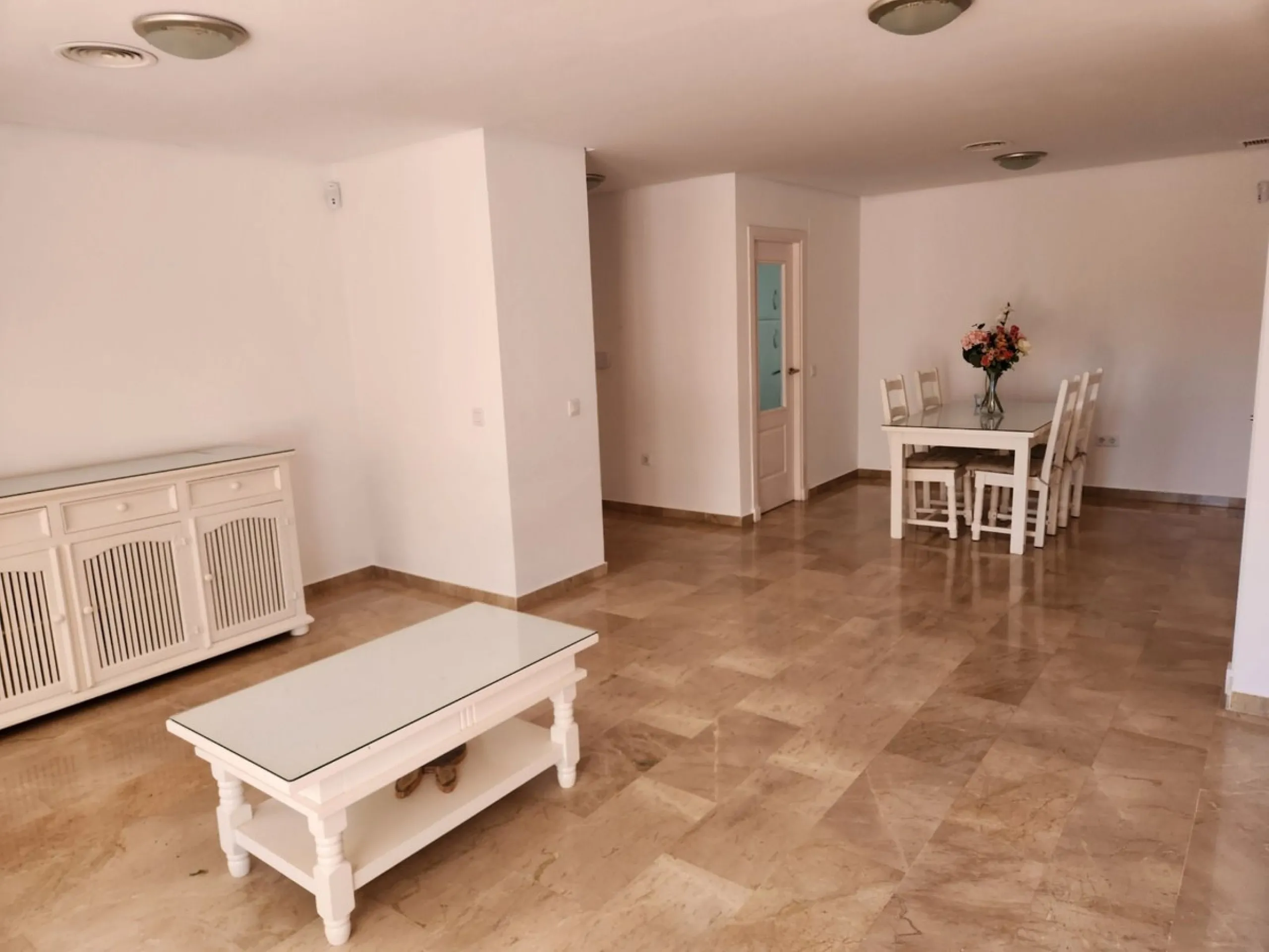 BRIGHT AND SPACIOUS APARTMENT NEXT TO A GOLF COURSE IN BENALMADENA
