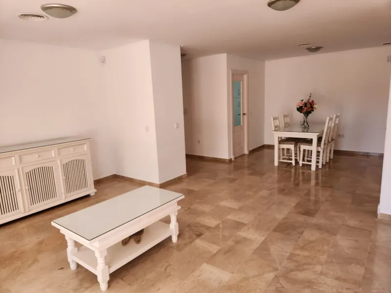 BRIGHT AND SPACIOUS APARTMENT NEXT TO A GOLF COURSE IN BENALMADENA