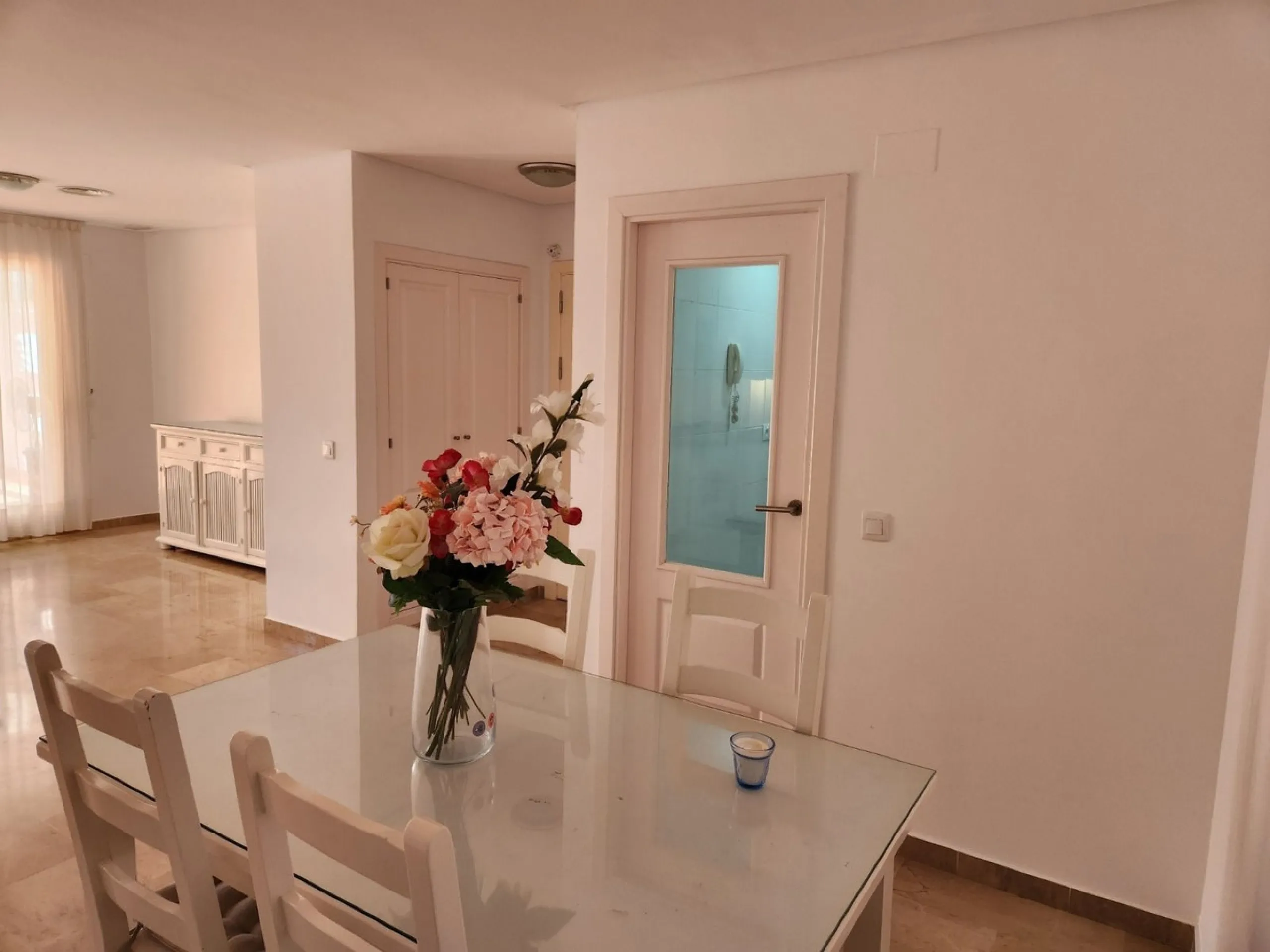 BRIGHT AND SPACIOUS APARTMENT NEXT TO A GOLF COURSE IN BENALMADENA