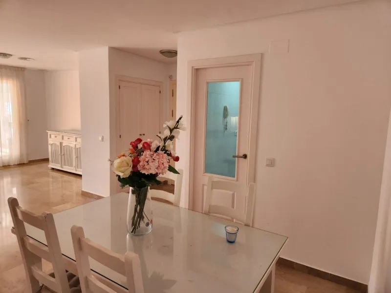 BRIGHT AND SPACIOUS APARTMENT NEXT TO A GOLF COURSE IN BENALMADENA