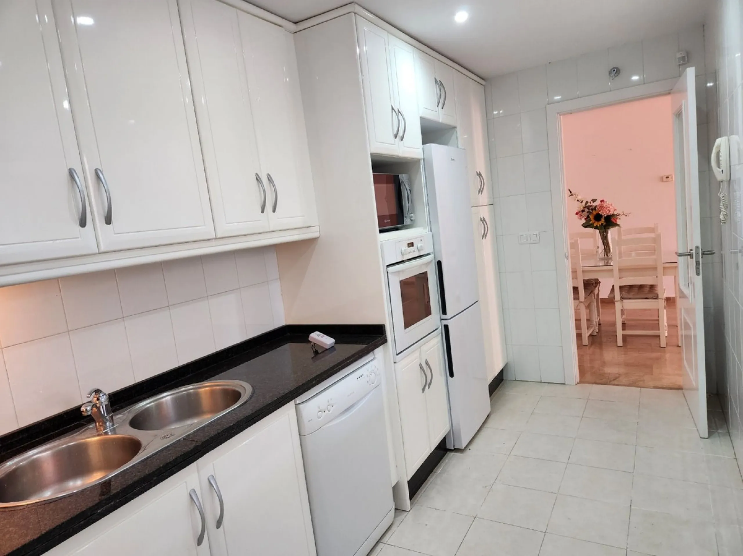 BRIGHT AND SPACIOUS APARTMENT NEXT TO A GOLF COURSE IN BENALMADENA
