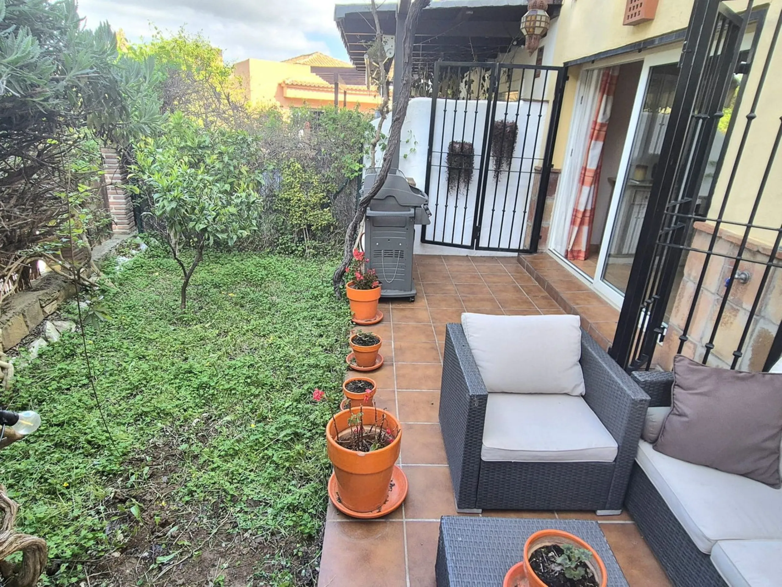 House - Townhouse в продаже в Alhaurín el Grande, Málaga. В доме 3 спален и 3 ванных комнат. Площадь дома 127 м²