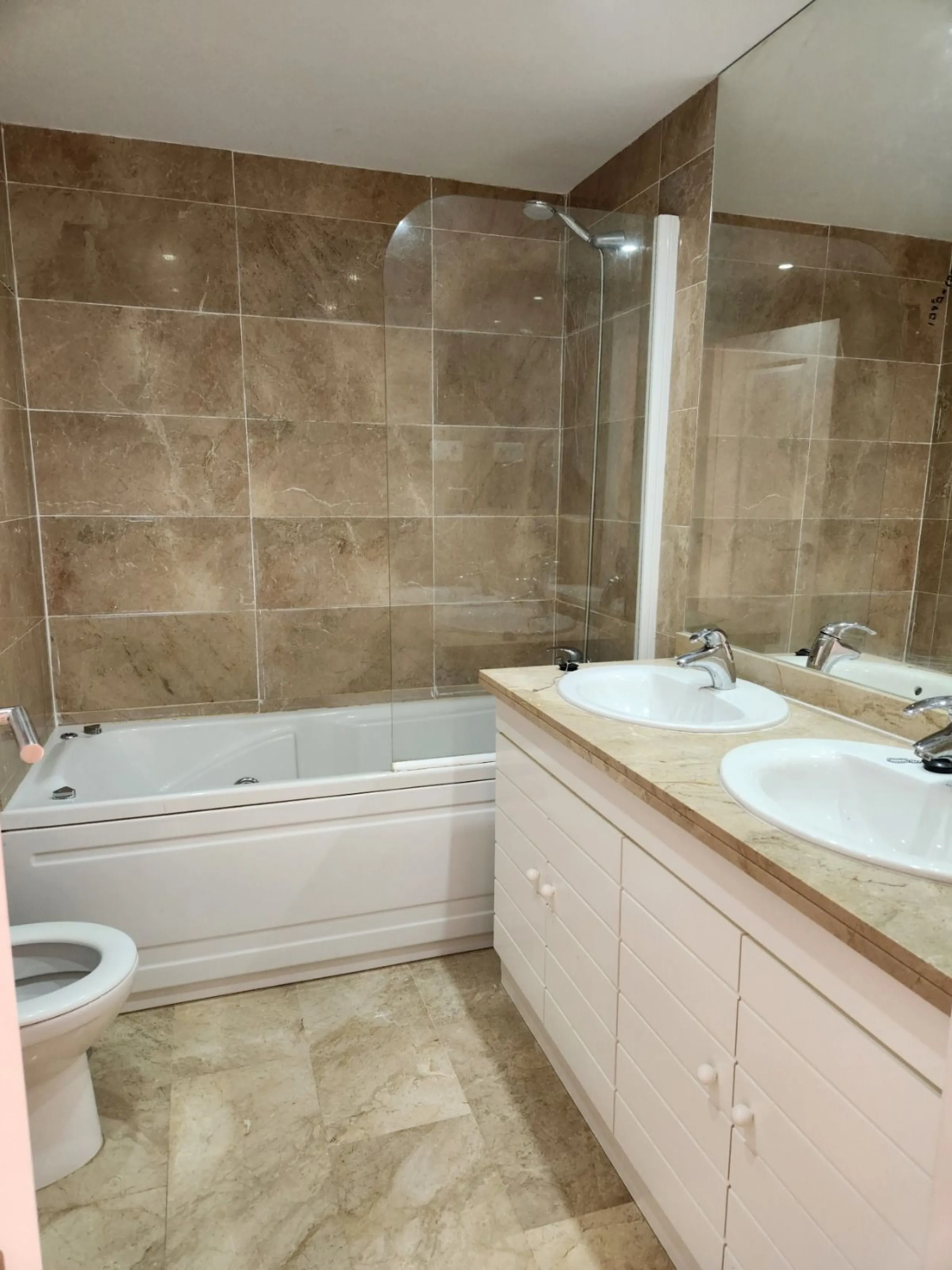 BRIGHT AND SPACIOUS APARTMENT NEXT TO A GOLF COURSE IN BENALMADENA