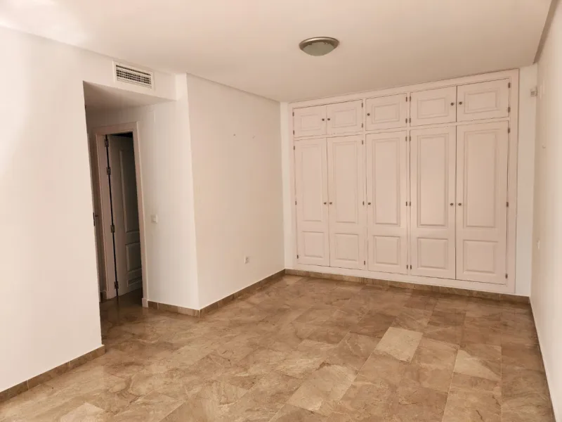 BRIGHT AND SPACIOUS APARTMENT NEXT TO A GOLF COURSE IN BENALMADENA