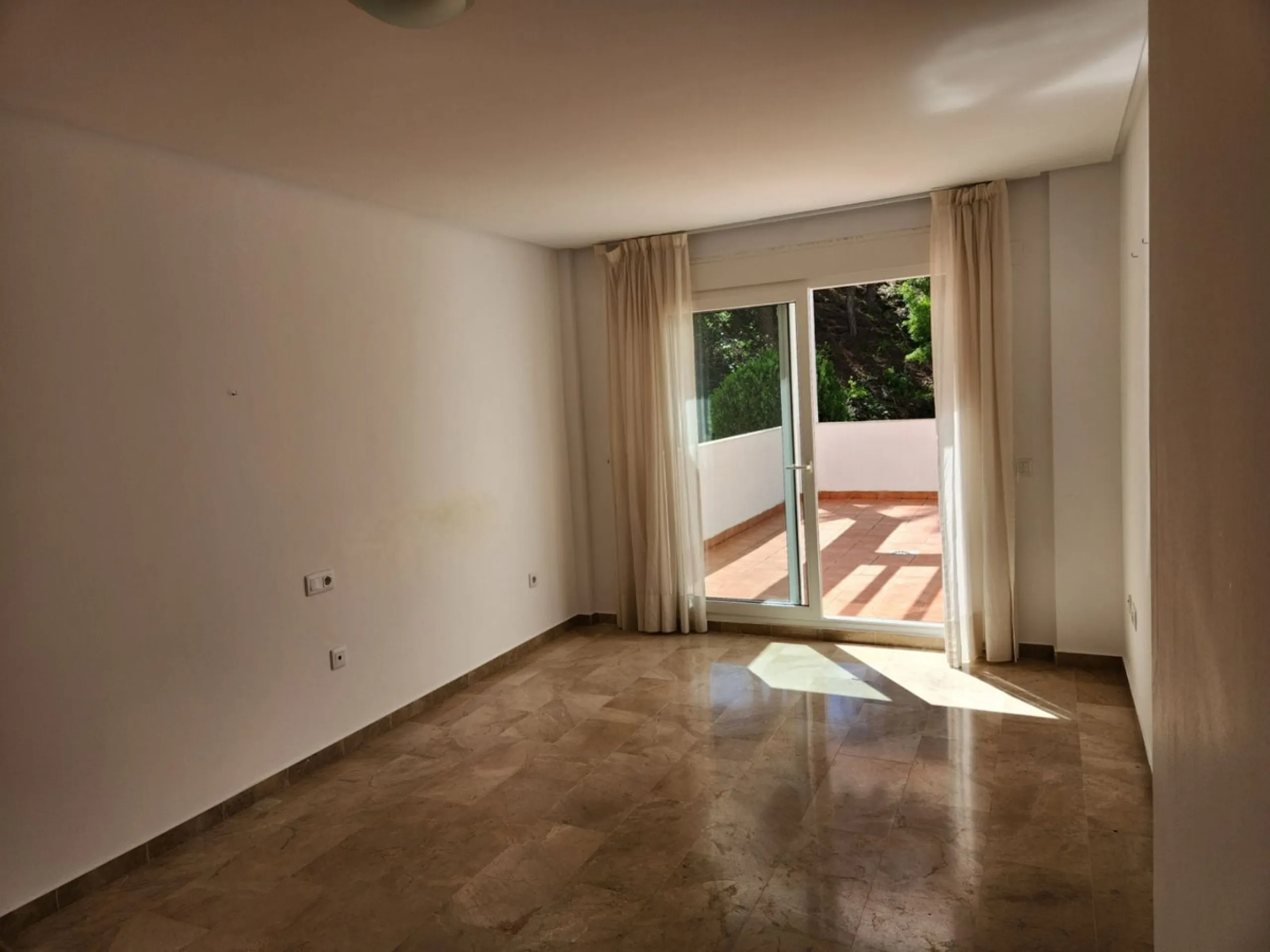 BRIGHT AND SPACIOUS APARTMENT NEXT TO A GOLF COURSE IN BENALMADENA